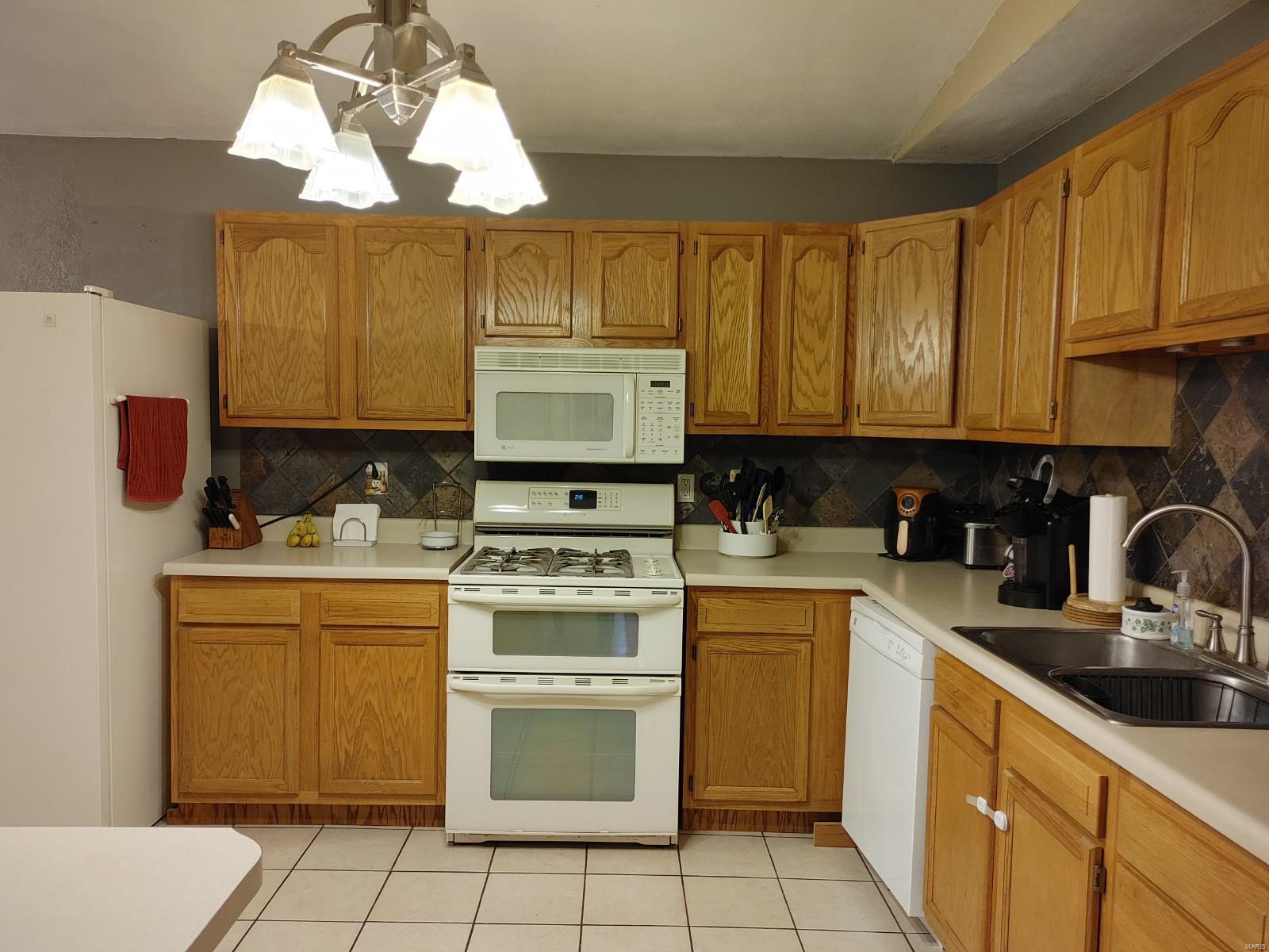 927 Long Branch Road Troy, IL 62294 - Photo 18 of 46 Gallery Image 18