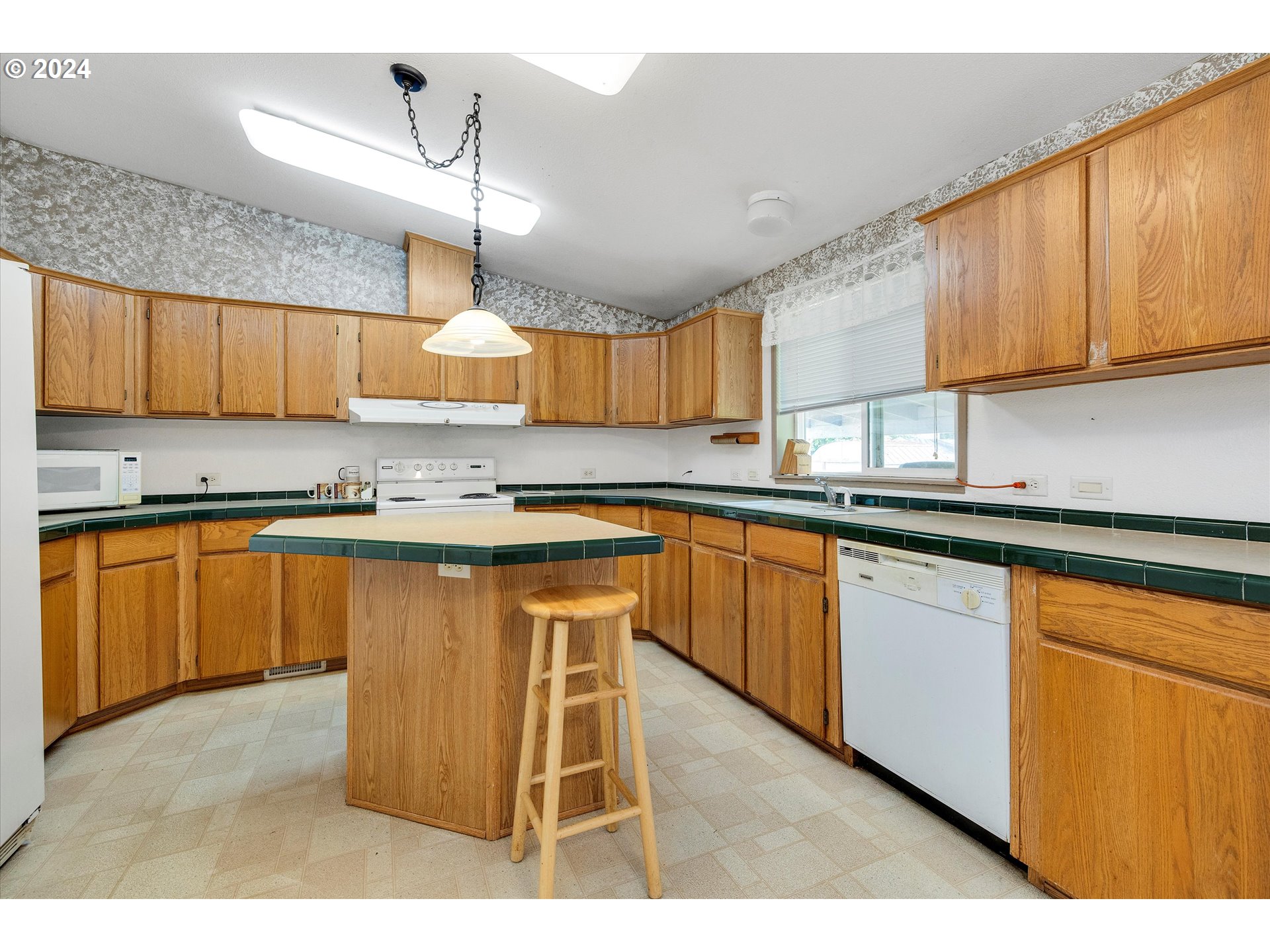 3275 Southeast Locks Road Dayton, OR 97114 - Photo 9 of 18 Kitchen