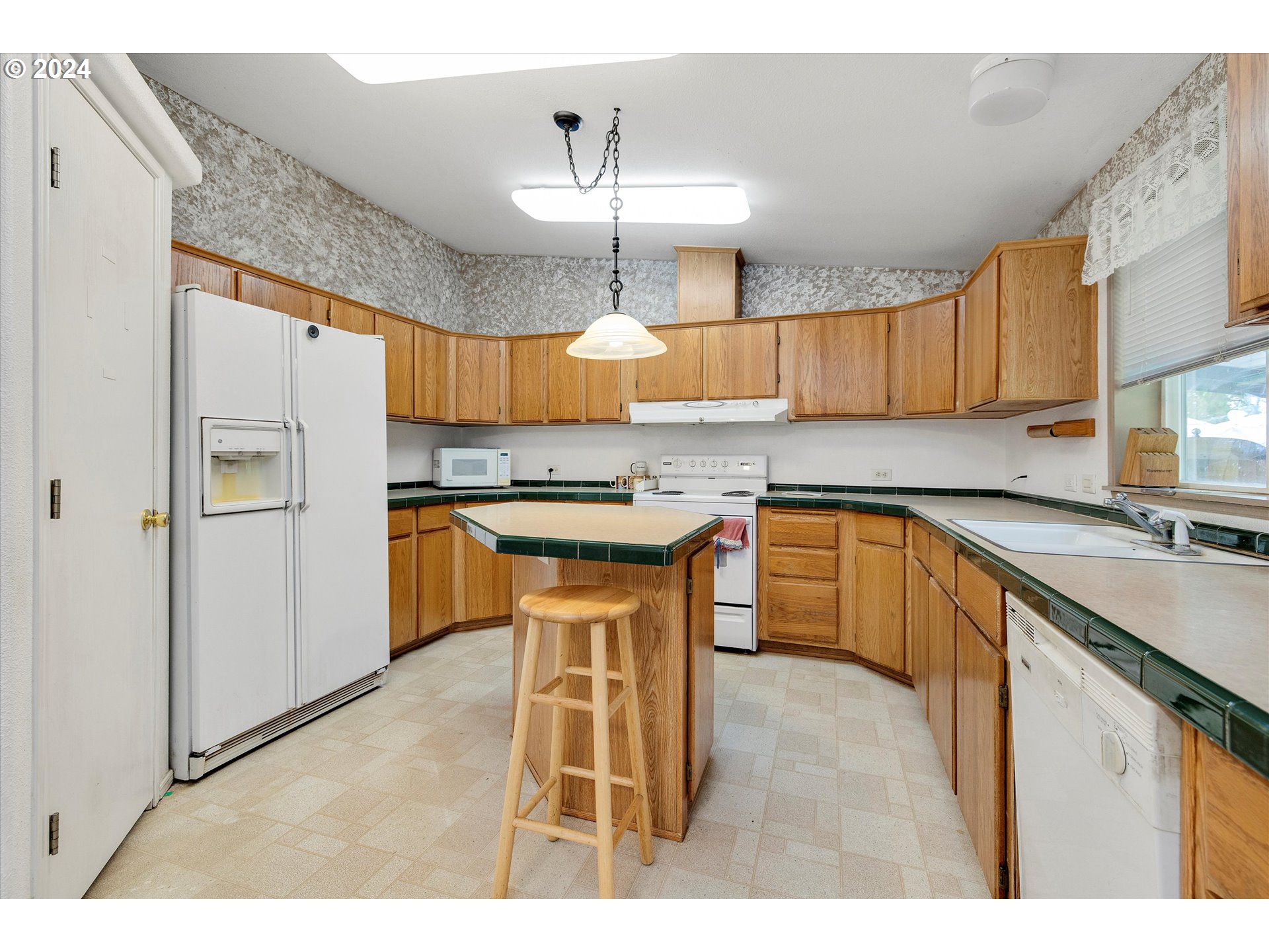 3275 Southeast Locks Road Dayton, OR 97114 - Photo 10 of 18 Kitchen