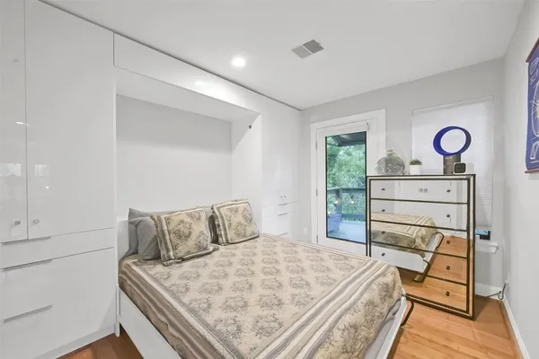 $749,000 | 929 Wynnwood Lane, Houston, TX 77008