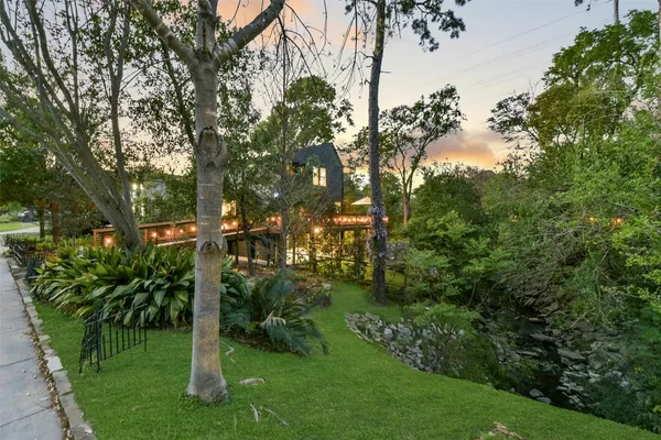 $749,000 | 929 Wynnwood Lane, Houston, TX 77008