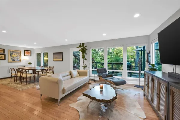 $749,000 | 929 Wynnwood Lane, Houston, TX 77008