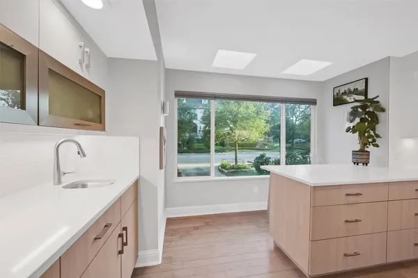 $749,000 | 929 Wynnwood Lane, Houston, TX 77008