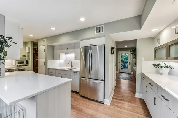 $749,000 | 929 Wynnwood Lane, Houston, TX 77008