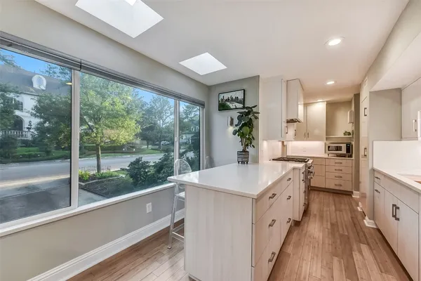 $749,000 | 929 Wynnwood Lane, Houston, TX 77008