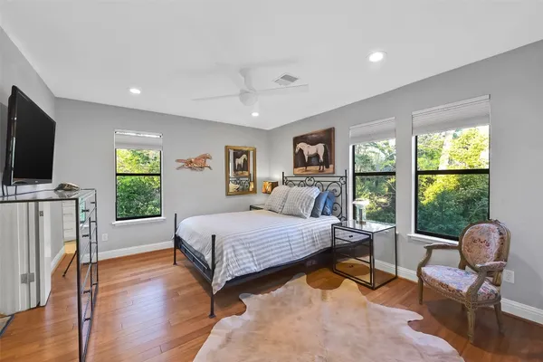 $749,000 | 929 Wynnwood Lane, Houston, TX 77008