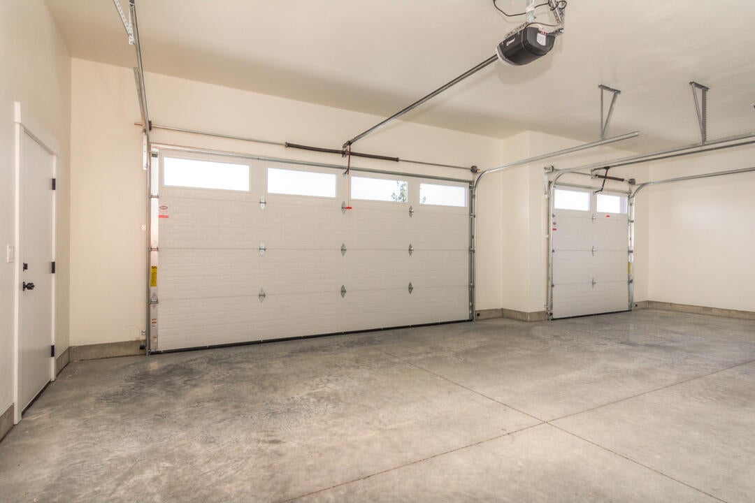 696 Northwest Rimrock Drive Redmond, OR 97756 - Photo 33 of 41 Three car garage