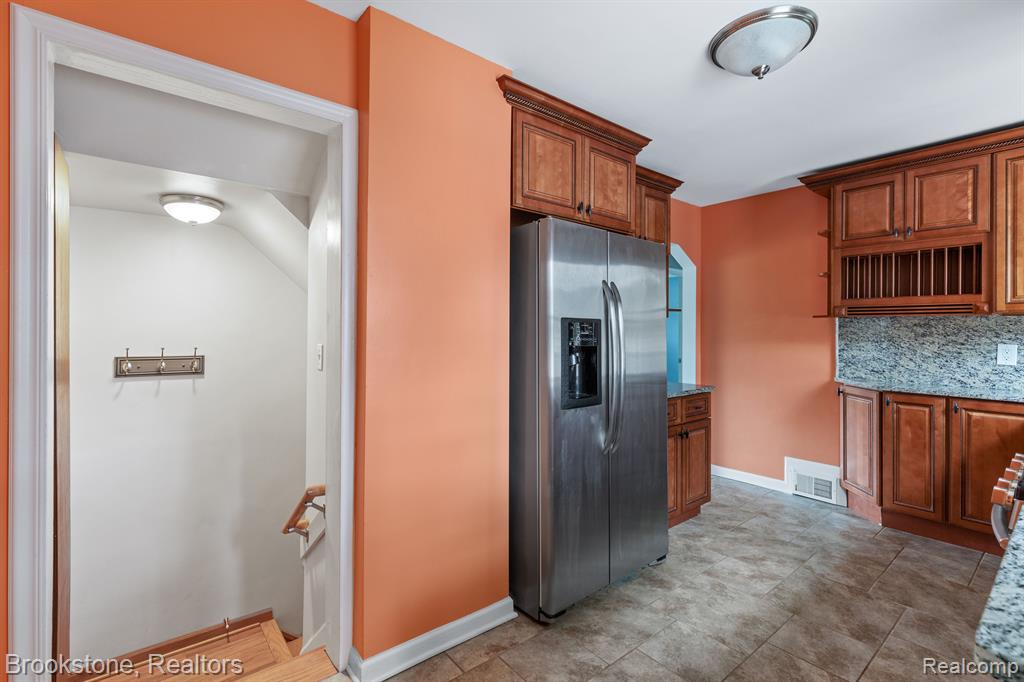 2120 Oxford Road Berkley, MI 48072 - Photo 13 of 42