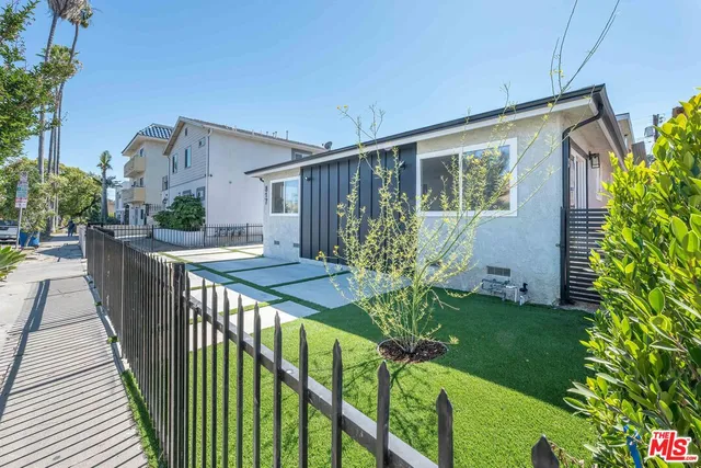 a view of a house with backyard and sitting area