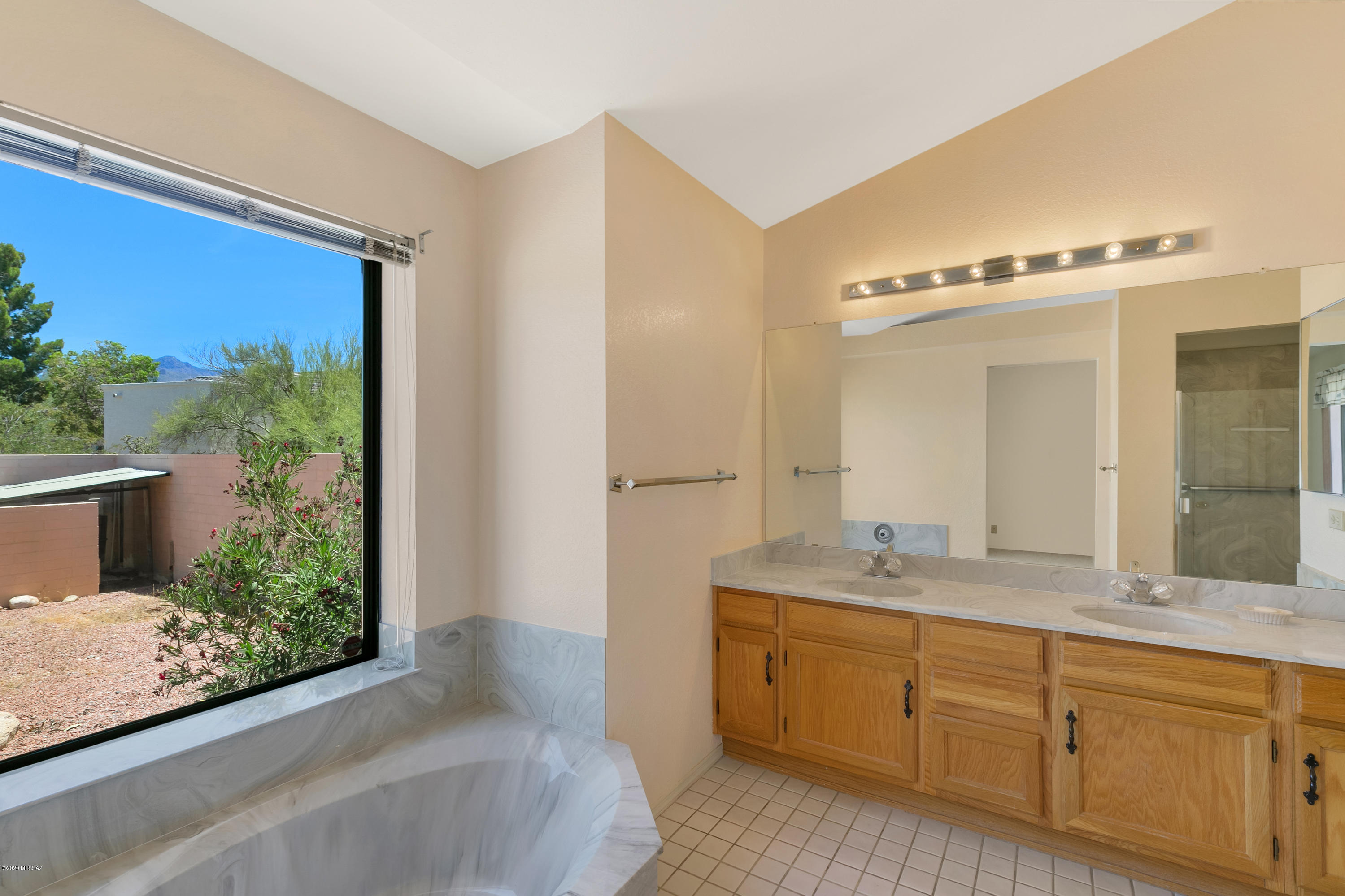 1070 West Panorama Road Tucson, AZ 85704 - Photo 17 of 24 Gallery Image 17