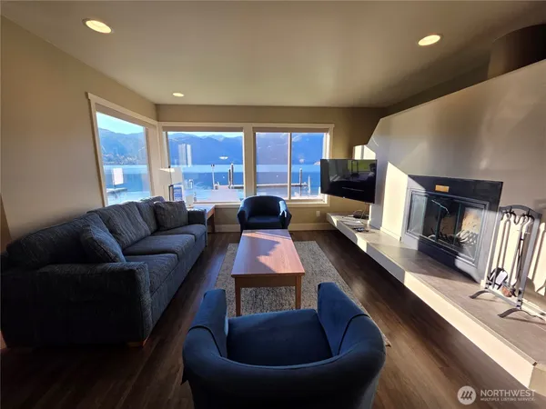 $2,700 | 1 Lakeside 714-i, Manson, WA 98831