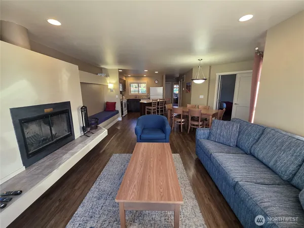 $2,700 | 1 Lakeside 714-i, Manson, WA 98831