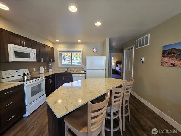 $2,700 | 1 Lakeside 714-i, Manson, WA 98831