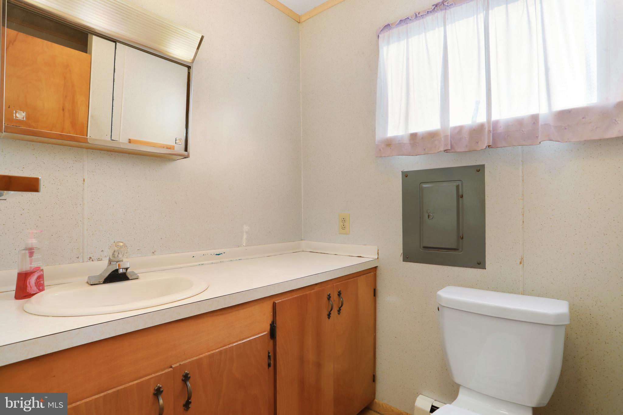 17223 Reiff Church Road Hagerstown, MD 21740 - Photo 23 of 58 Full Bath off Laundry/Mud Room