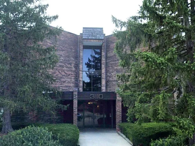 $169,000 | 3110 Pheasant Creek Drive, Unit 206, Northbrook, IL 60062