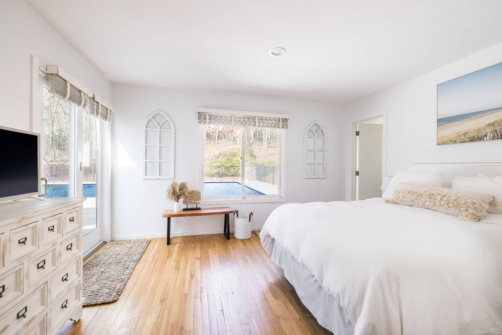 5 Wigwam View Lane East Hampton, NY 11937 - Photo 12 of 28 a spacious bedroom with a bed and a flat screen tv