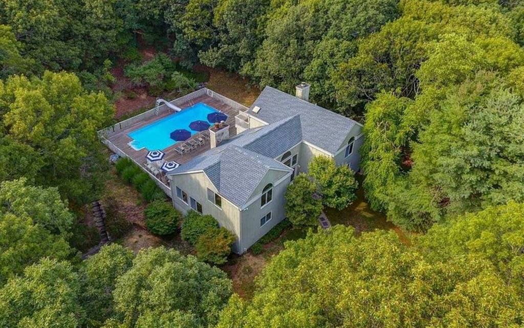 5 Wigwam View Lane East Hampton, NY 11937 - Photo 26 of 28 an aerial view of a house with swimming pool and garden