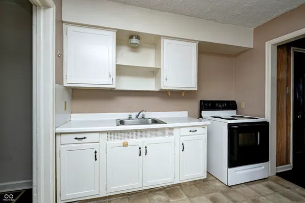 $850 | 5376 West 10th Street, Indianapolis, IN 46224
