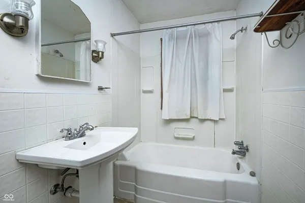 $850 | 5376 West 10th Street, Indianapolis, IN 46224