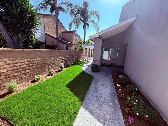 a view of a house with a backyard