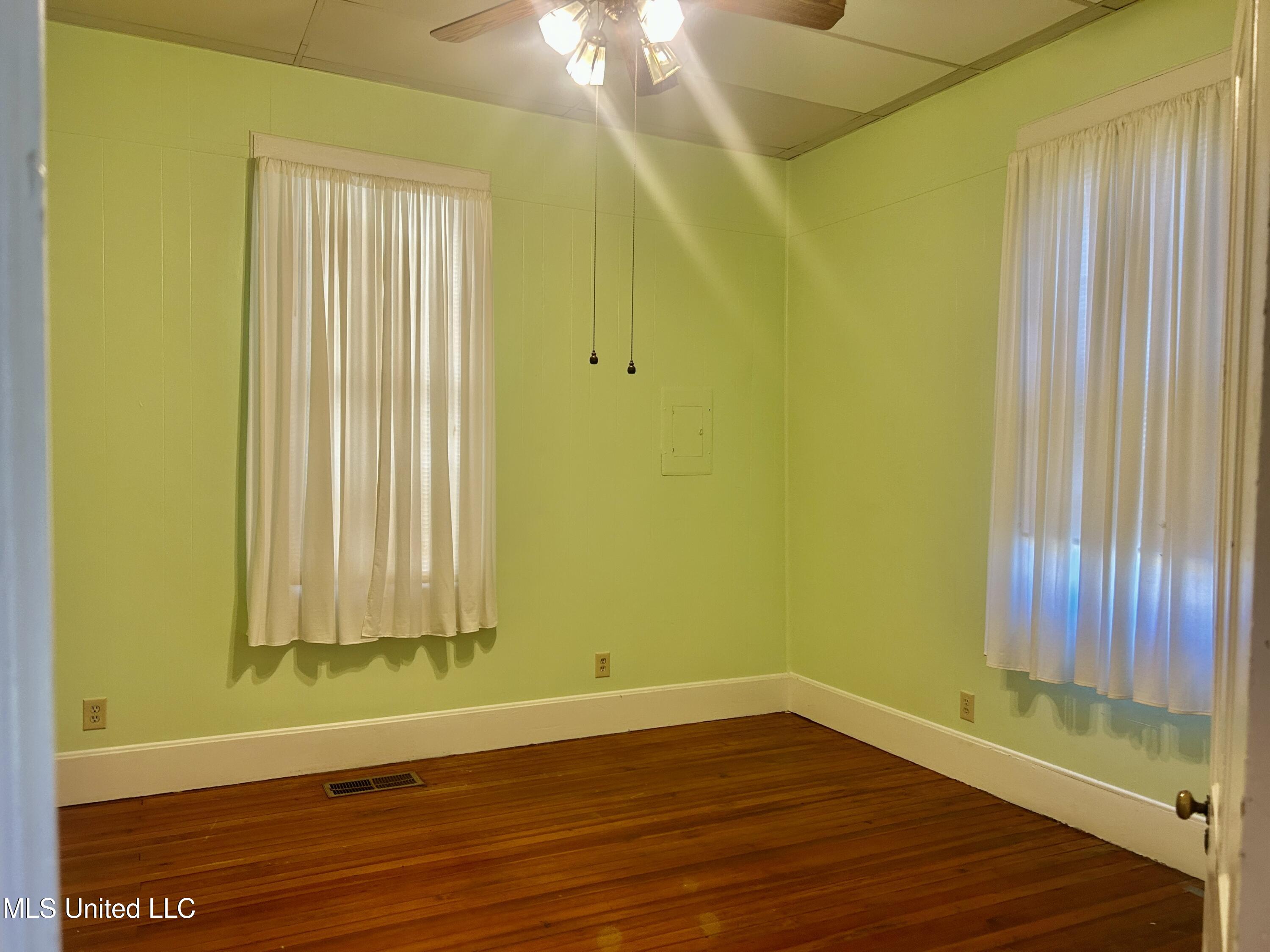 605 Virginia Avenue McComb, MS 39648 - Photo 4 of 13 IMG_6512