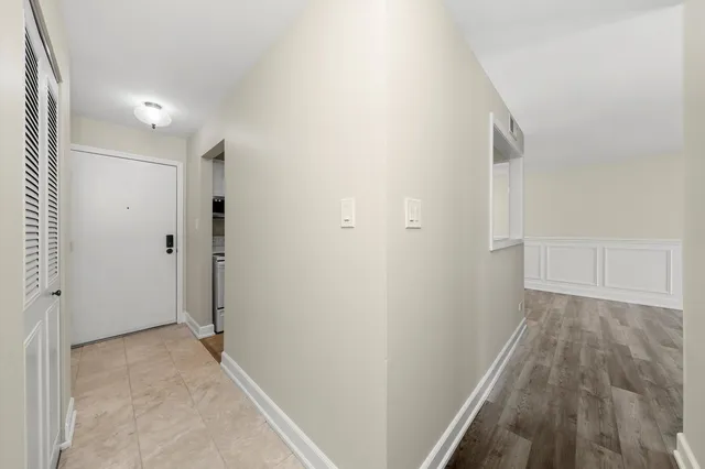 $179,000 | 7100 West 95th Street, Unit 312, Oak Lawn, IL 60453