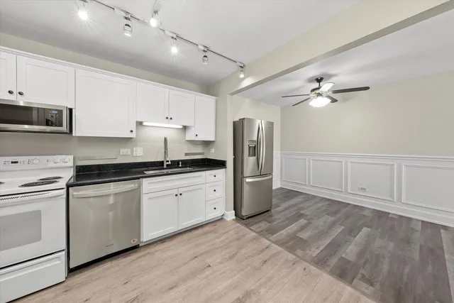 $179,000 | 7100 West 95th Street, Unit 312, Oak Lawn, IL 60453