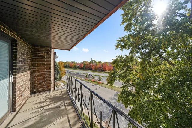 $179,000 | 7100 West 95th Street, Unit 312, Oak Lawn, IL 60453