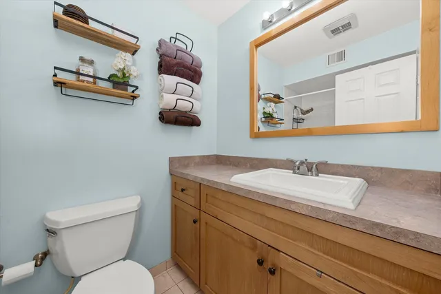 $179,000 | 7100 West 95th Street, Unit 312, Oak Lawn, IL 60453