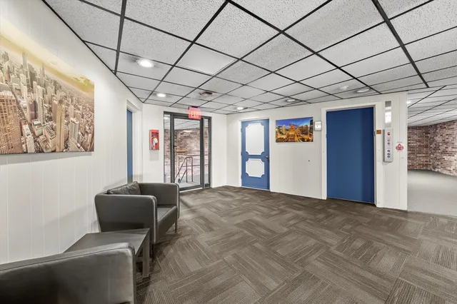 $179,000 | 7100 West 95th Street, Unit 312, Oak Lawn, IL 60453