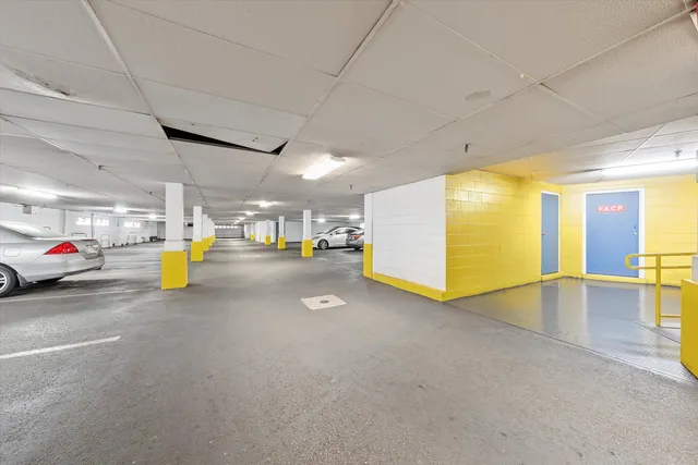 $179,000 | 7100 West 95th Street, Unit 312, Oak Lawn, IL 60453