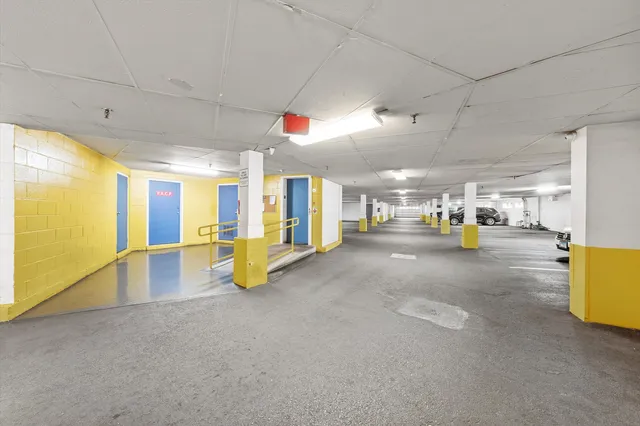 $179,000 | 7100 West 95th Street, Unit 312, Oak Lawn, IL 60453