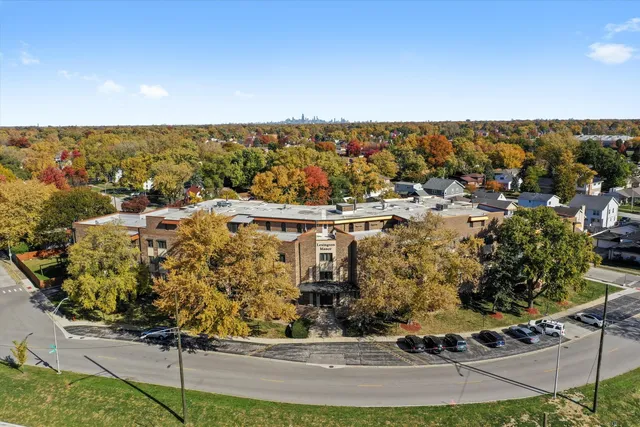 $179,000 | 7100 West 95th Street, Unit 312, Oak Lawn, IL 60453