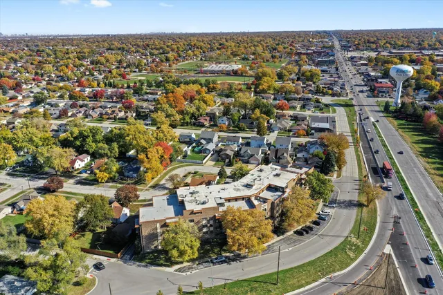 $179,000 | 7100 West 95th Street, Unit 312, Oak Lawn, IL 60453