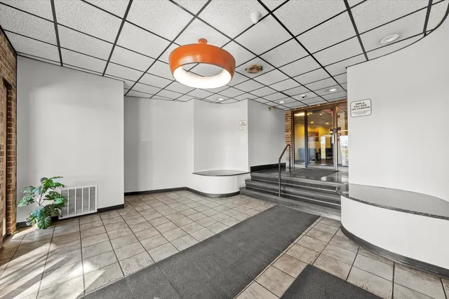 $179,000 | 7100 West 95th Street, Unit 312, Oak Lawn, IL 60453