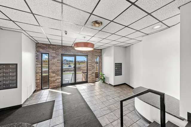 $179,000 | 7100 West 95th Street, Unit 312, Oak Lawn, IL 60453