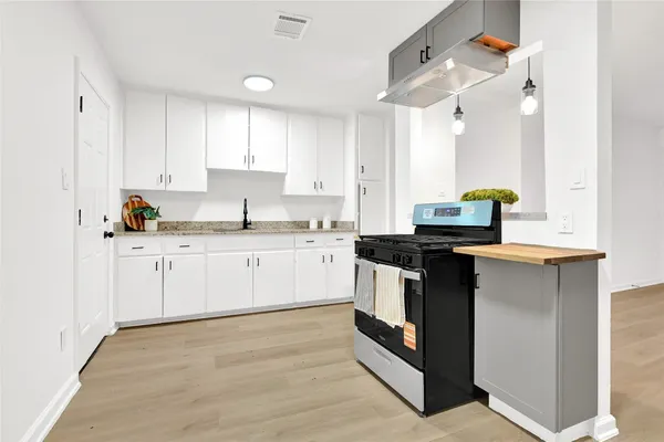 $1,600 | 3129 Airport Boulevard, Houston, TX 77051