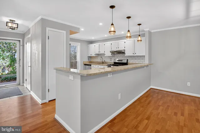 $2,750 | 9919 Oakton Terrace Road, Oakton, VA 22124