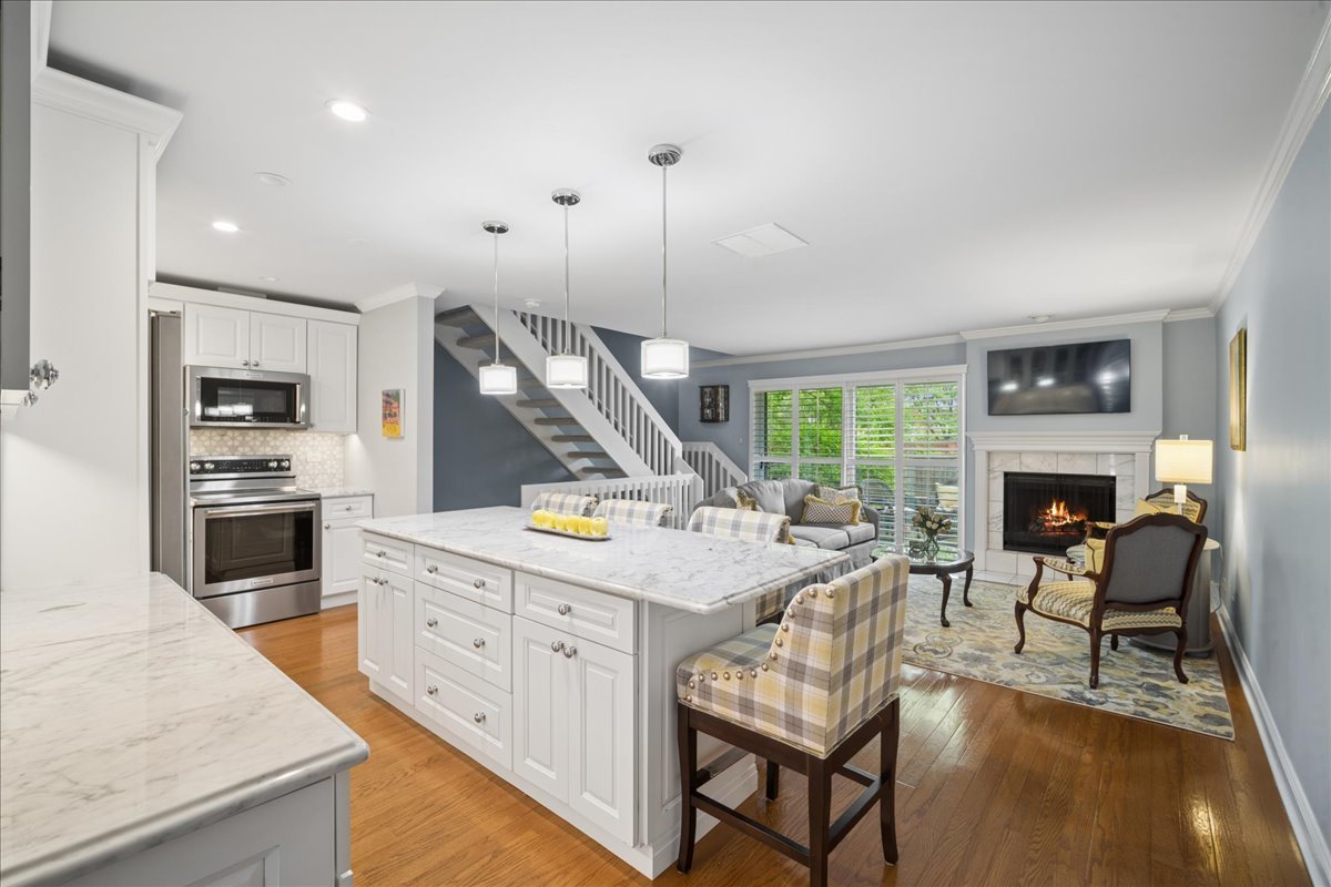 1617 Winnetka Road, Unit 1617 Glenview, IL 60025 - Photo 4 of 25