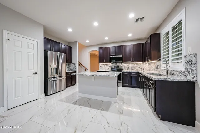 a view of a fountain in front of house