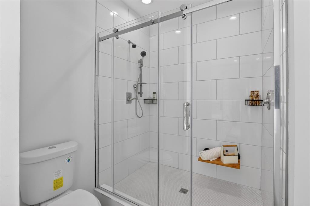 204 Doss Lane Moody, TX 76557 - Photo 13 of 19 a bathroom with a shower