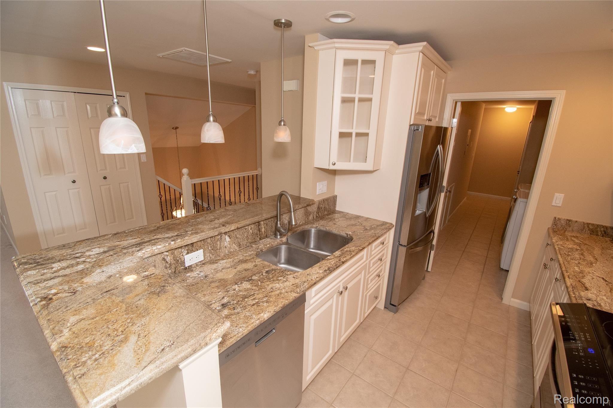 3580 Tremonte Circle, Unit 277 Rochester, MI 48306 - Photo 12 of 48 Kitchen V.jpg