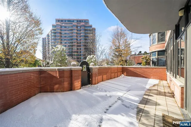 $4,500 | 100 Carlyle Drive, Unit 4EN, Cliffside Park, NJ 07010