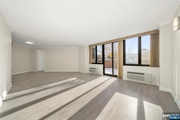 $4,300 | 100 Carlyle Drive, Unit 4EN, Cliffside Park, NJ 07010