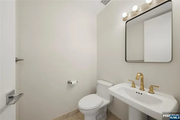 $4,300 | 100 Carlyle Drive, Unit 4EN, Cliffside Park, NJ 07010