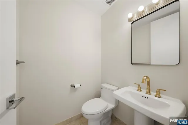 $4,500 | 100 Carlyle Drive, Unit 4EN, Cliffside Park, NJ 07010