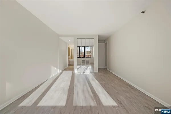 $4,300 | 100 Carlyle Drive, Unit 4EN, Cliffside Park, NJ 07010