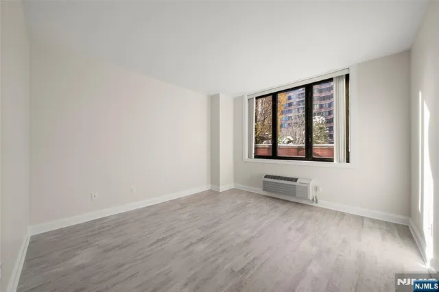 $4,500 | 100 Carlyle Drive, Unit 4EN, Cliffside Park, NJ 07010