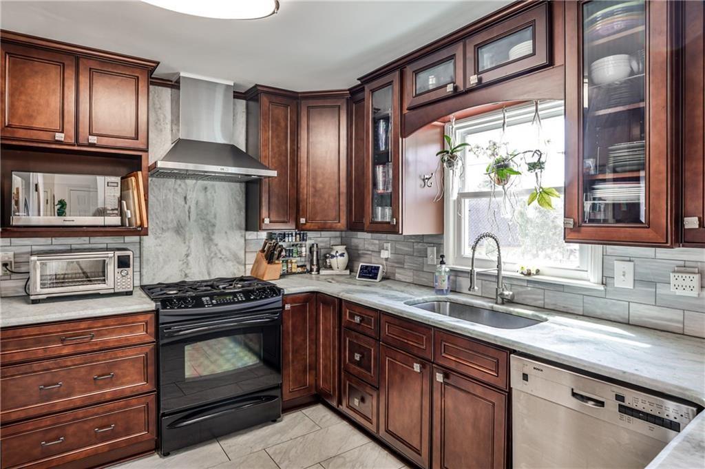 800 Glenairy Drive Northeast Atlanta, GA 30328 - Photo 4 of 18