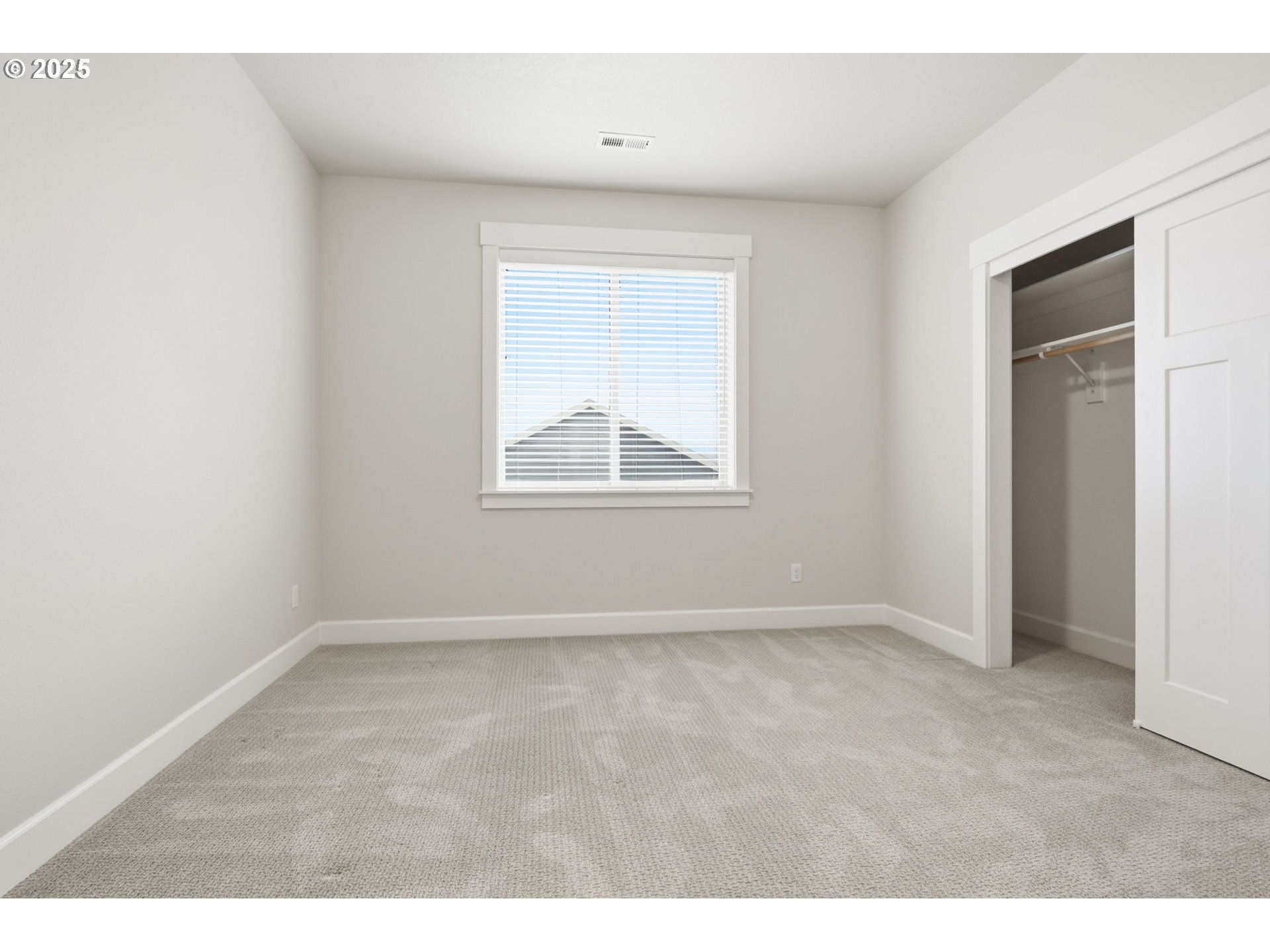 11936 Skellenger Way Oregon City, OR 97045 - Photo 18 of 32 an empty room with windows